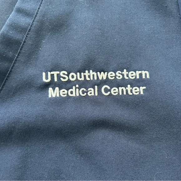 FIGS Classic Blue V-Neck Scrub Top - Picture 3 of 8